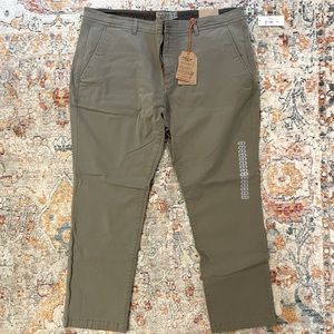 NWT Men’s khaki pants. Size 42-30.
